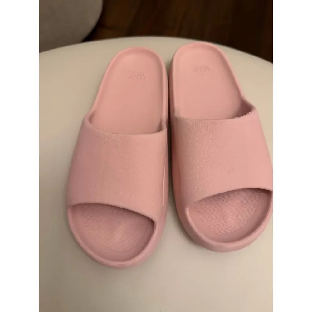 Zara Pool slides